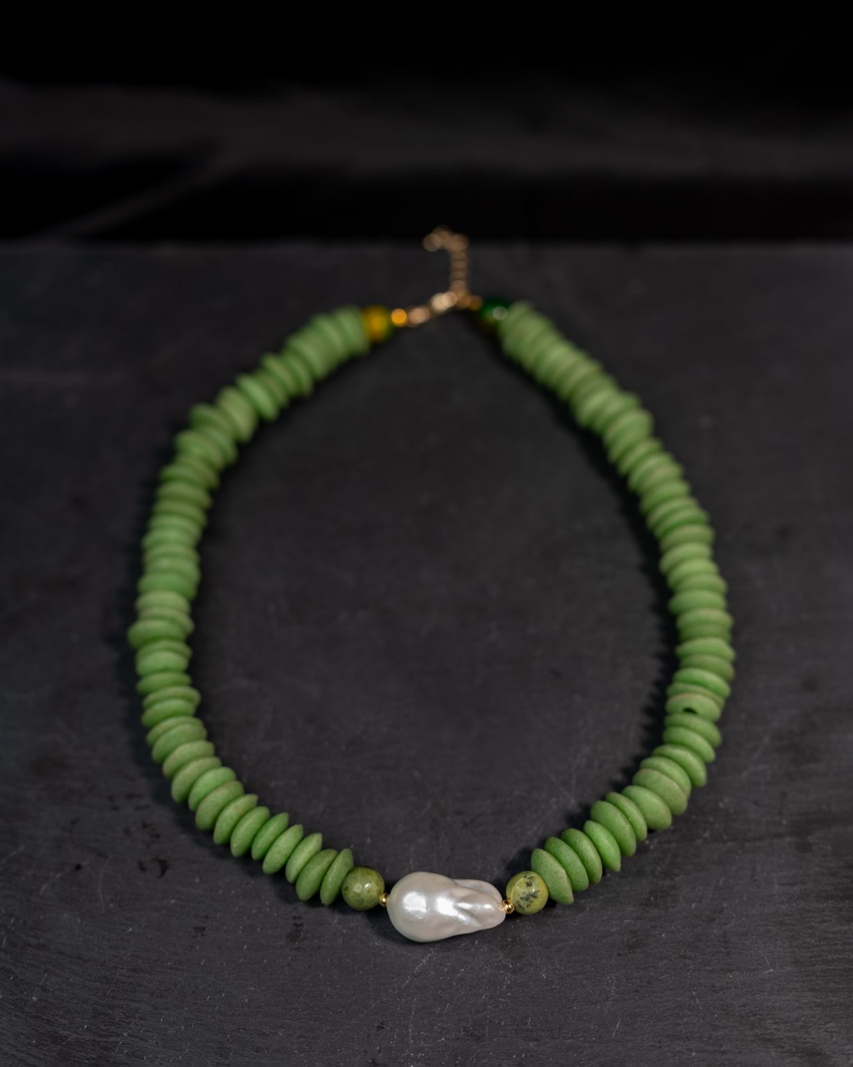 HANDMADE PEARL PENDANT GREEN BEADED NECKLACE